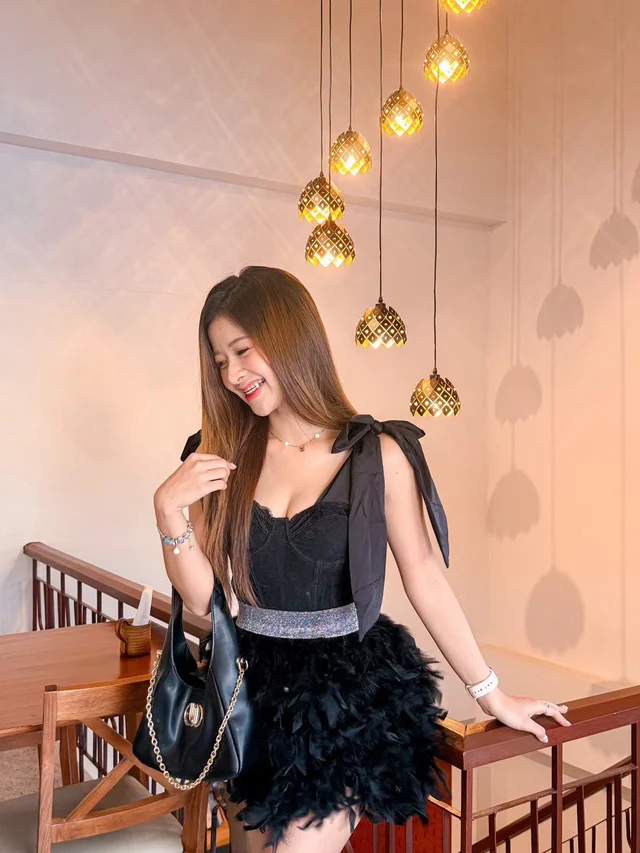 เดรสดำขนนกหวานหรู Mini Dress (alternate)