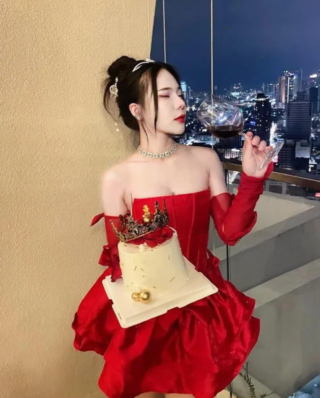 เดรสเกาะอกแดงแซ่บหรู Mini Dress (alternate)