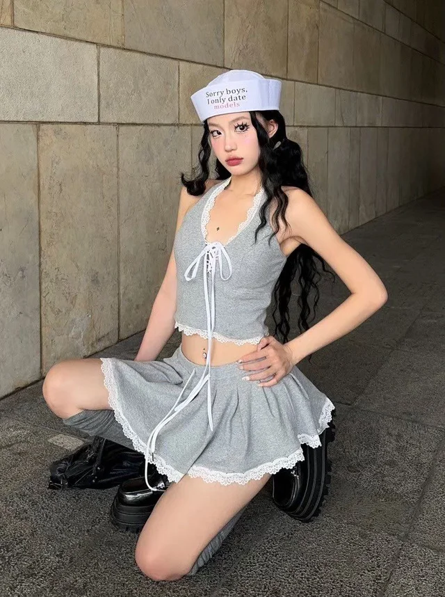 เซ็ตสายเดี่ยวเทาหวานน่ารัก Two-Piece Set (alternate)