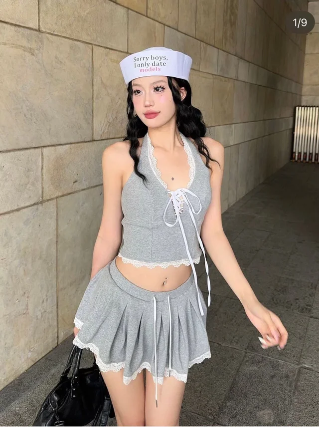 เซ็ตสายเดี่ยวเทาหวานน่ารัก Two-Piece Set