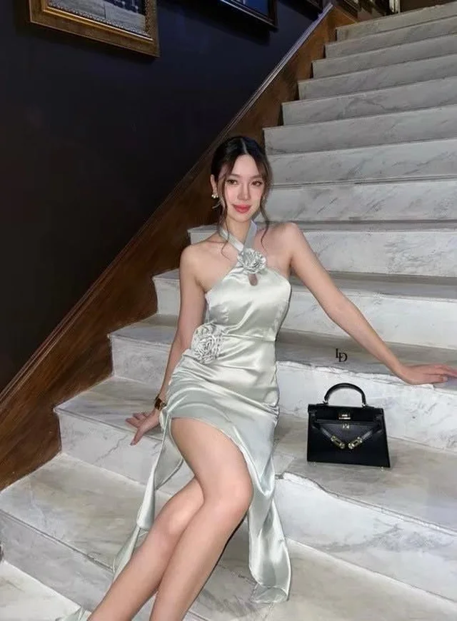 เดรสเกาะคอซาตินเขียวอ่อนหรูหวาน Long Dress