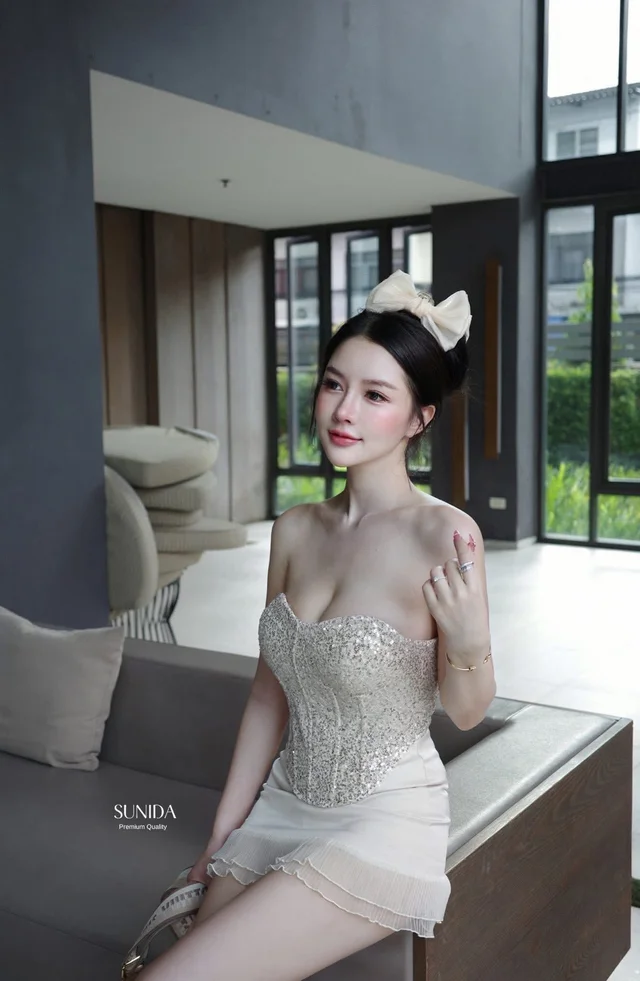 Kittit – ทูพีซหวานหรู โทนครีม ดีไซน์คอร์เซ็ตวิบวับ Two Piece Set (alternate)