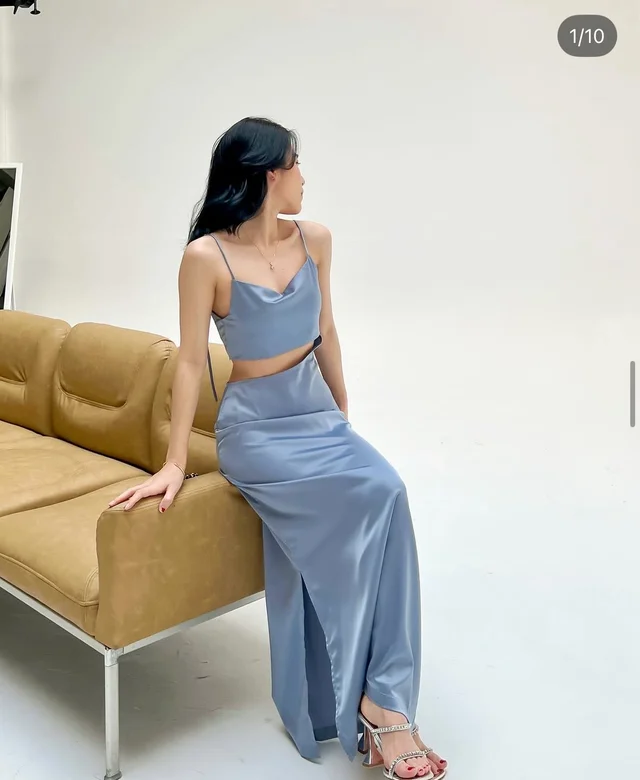 dressfriends – เดรสยาวแซ่บเรียบหรู โทนเทาอมฟ้า ดีไซน์เว้าสะโพก Long Dress