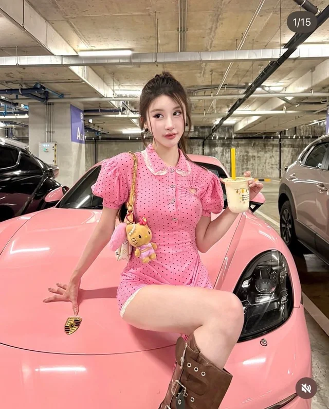 Swan – เดรสสั้นชมพูหวานสดใส ลุคคุณหนูแฟชั่น Mini Dress thumbnail 2