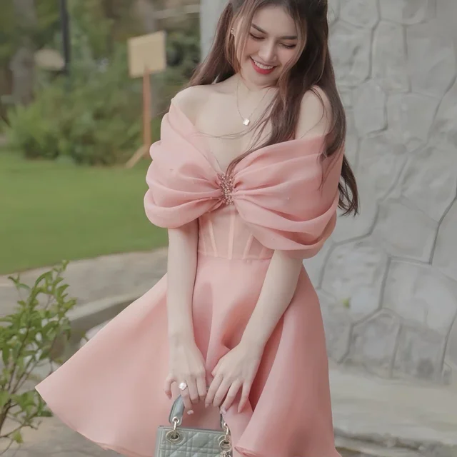 Y•L• – เดรสสั้นหวานหรู โทนชมพูพีช ลุคคุณหนูแฟชั่น Mini Dress (alternate)
