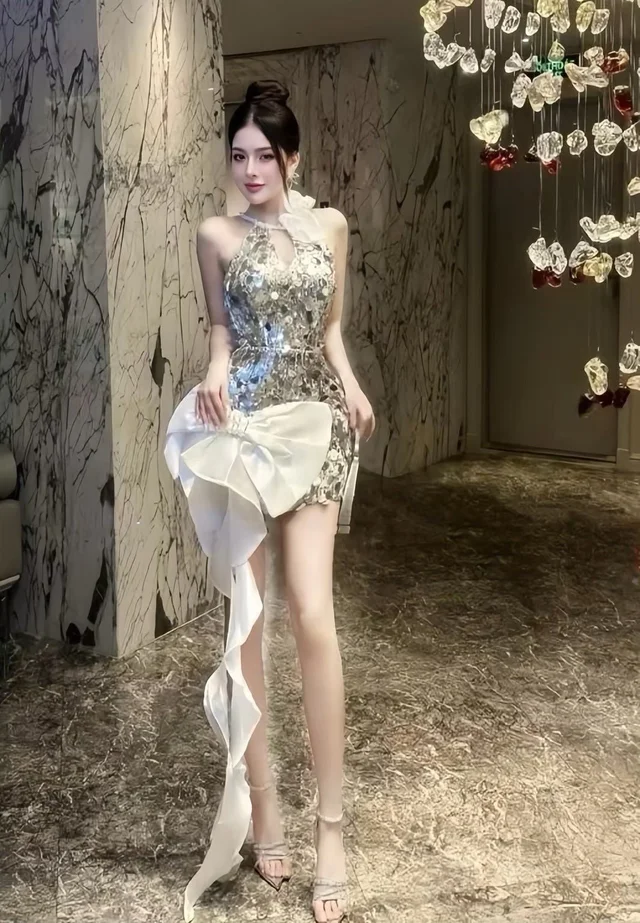 Kulist – ราตรีสั้นหรูแซ่บ โทนเงินวิบวับ ดีไซน์โบว์เด่น Mini Dress thumbnail 2