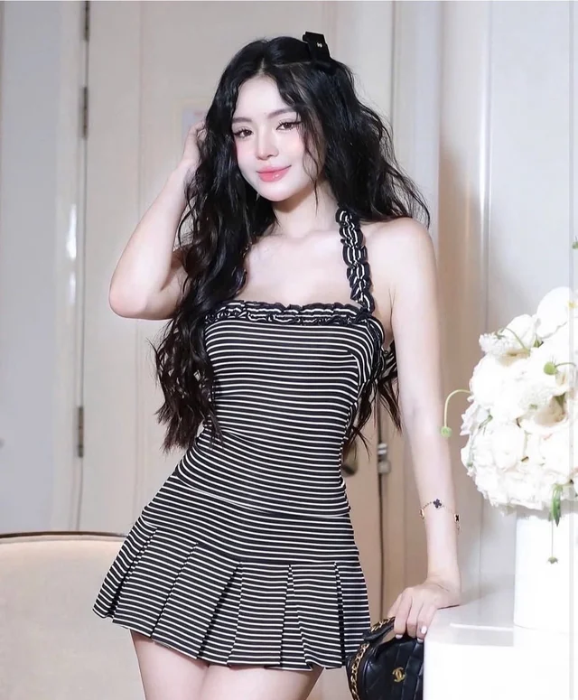 Sunida – เดรสสั้นลายทางดำขาว แซ่บน่ารัก ลุคสดใส Mini Dress thumbnail 2