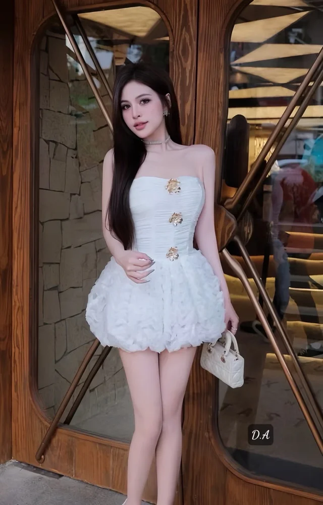 Loinh cherry – เดรสสั้นขาวฟูฟ่อง หวานหรู เกาะอกน่ารัก Mini Dress