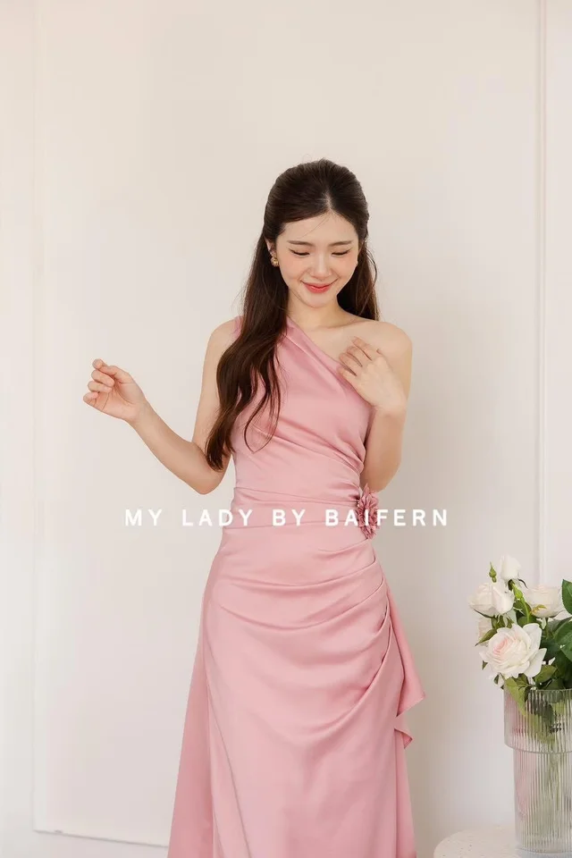 My Lady by Baifern – เดรสยาวไหล่เดียวสีชมพู thumbnail 4