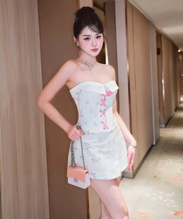 Kittiy – เดรสเกาะอกลายหวาน