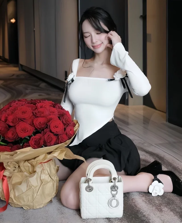 TRANALI – เซ็ตท็อปไหล่ตกกระโปรงบอลลูน