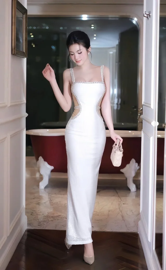TBB – เดรสยาวสีขาวเว้าข้าง Elegant Cut-out Dress 1