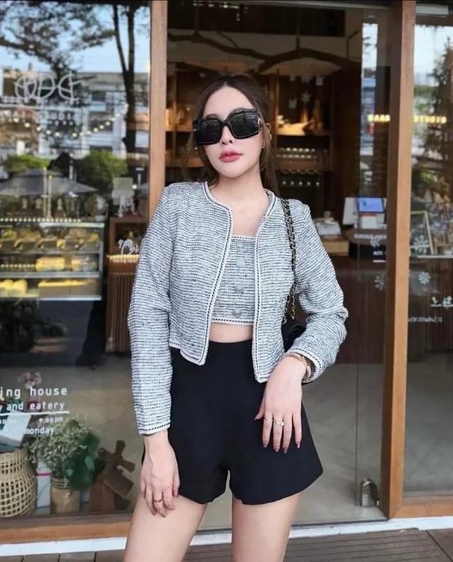 ARADA – เซ็ตทูพีซทวีตเทา เรียบหรู ชิคมีสไตล์ Two-Piece Set