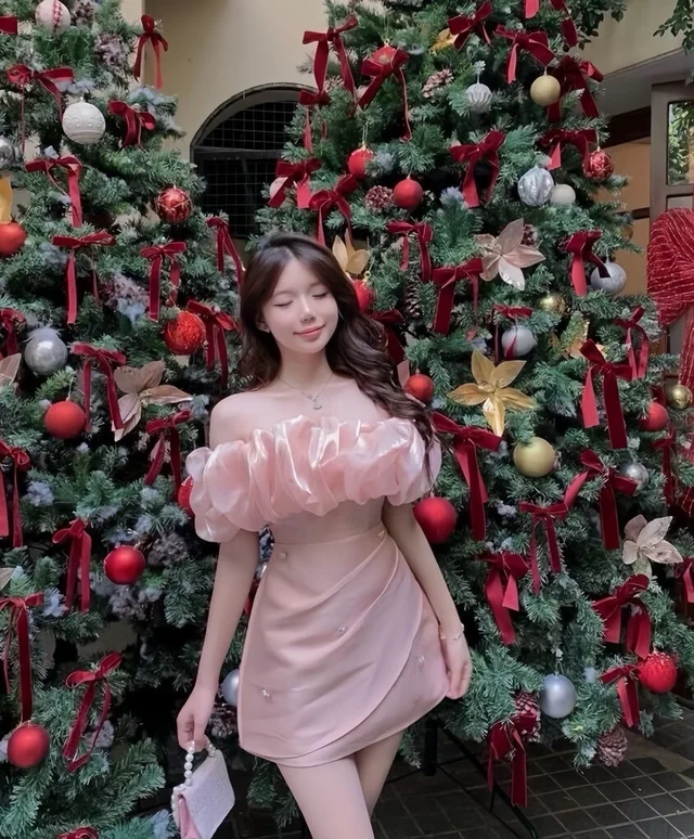 Stylista – เดรสสั้นชมพูหวานละมุน ฟูเบา น่ารักสดใส Mini Dress (alternate)