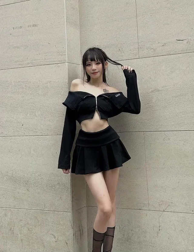 Black Zip Crop Set (alternate)