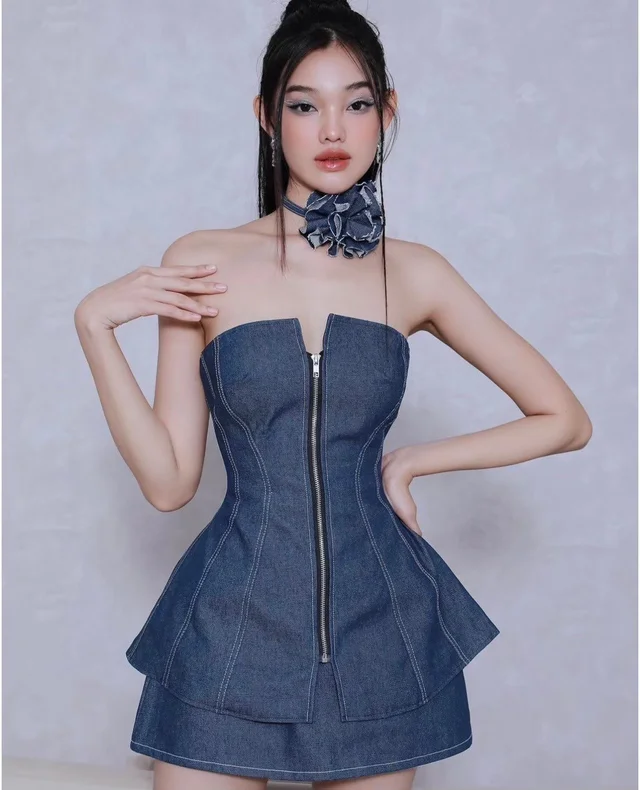นำกรรณ์ – เดรสยีนส์เกาะอกแซ่บหวาน Mini Dress thumbnail 2