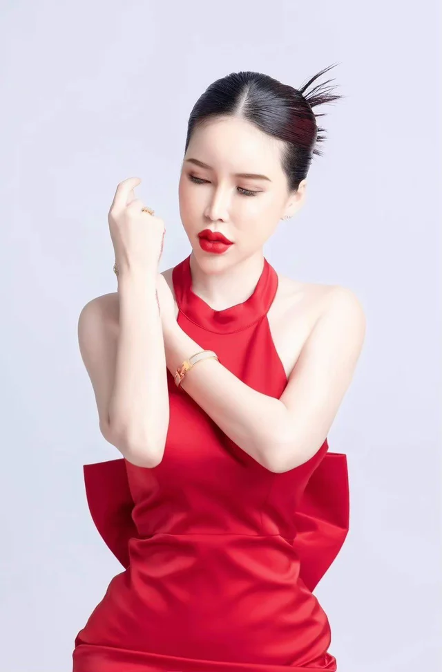 เดรสเกาะคอแดงแซ่บหรู Mini Dress thumbnail 4