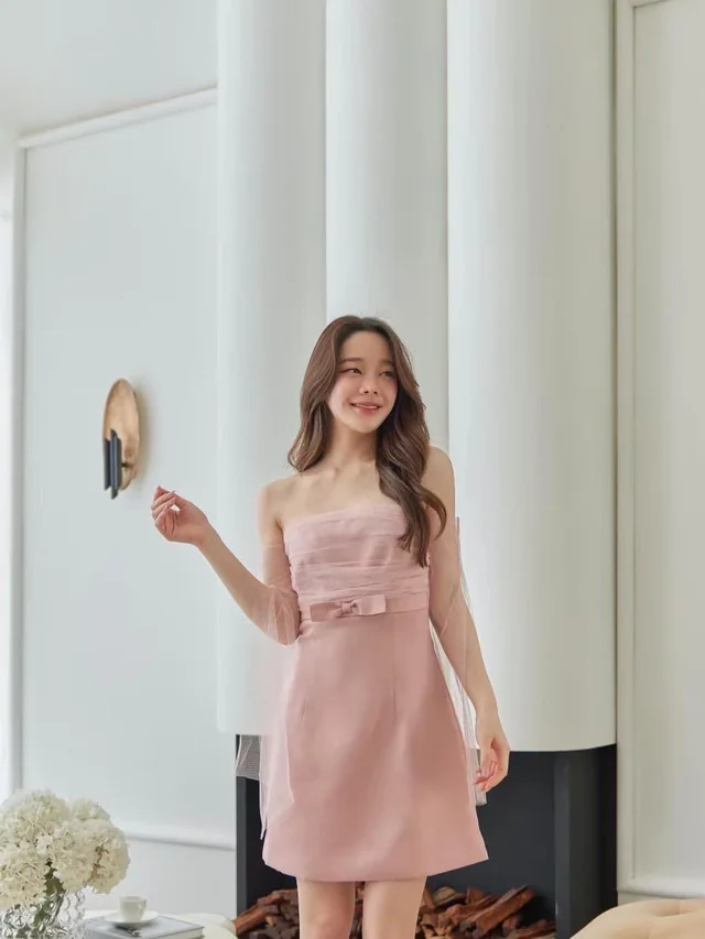 เดรสเกาะอกชมพูหวานละมุน Mini Dress