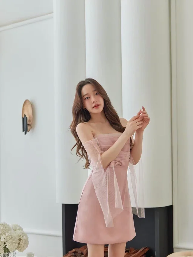 เดรสเกาะอกชมพูหวานละมุน Mini Dress (alternate)
