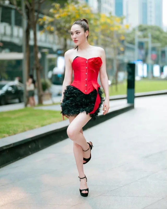 Corset Red Rose เดรสคอร์เซ็ตแดงแซ่บหรู (alternate)
