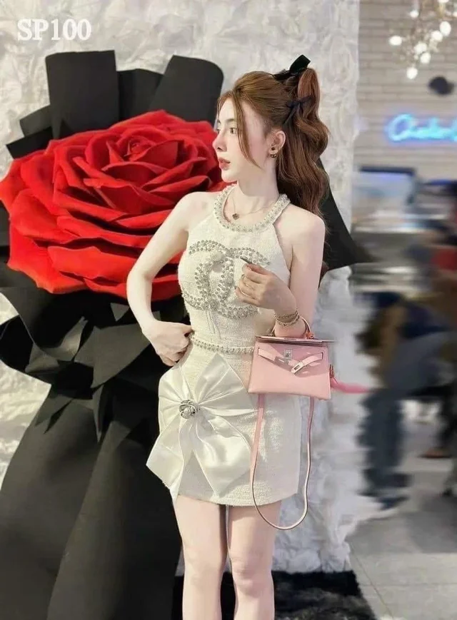 เดรสสายคล้องคอไข่มุก หวานหรู (alternate)