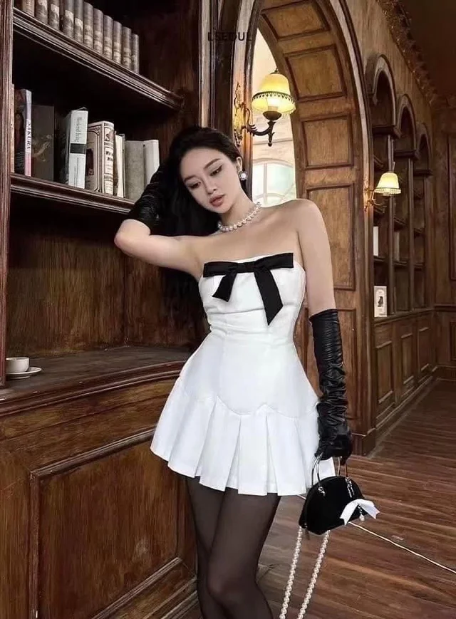 เดรสเกาะอกโบว์ดำ-ขาว หรูหวาน thumbnail 4