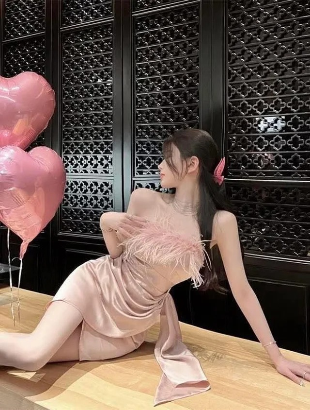 เดรสชมพูขนนก สไตล์หรูหวานเซ็กซี่ thumbnail 4