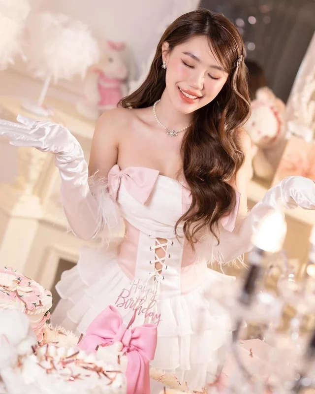 เดรสเกาะอกโบว์ชมพูพาสเทล Mini Dress