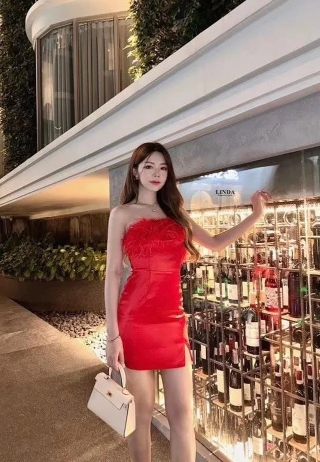 เดรสแดงขนนกสุดแซ่บ Glam Feather Mini Dress (alternate)