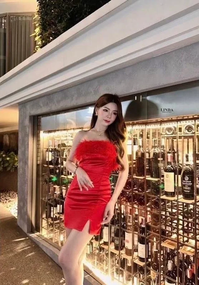 เดรสแดงขนนกสุดแซ่บ Glam Feather Mini Dress thumbnail 4