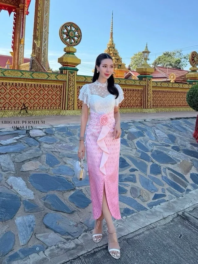 ชุดไทยประยุกต์โทนชมพูขาวลุคหวานสุภาพ เดรสยาว thumbnail 4