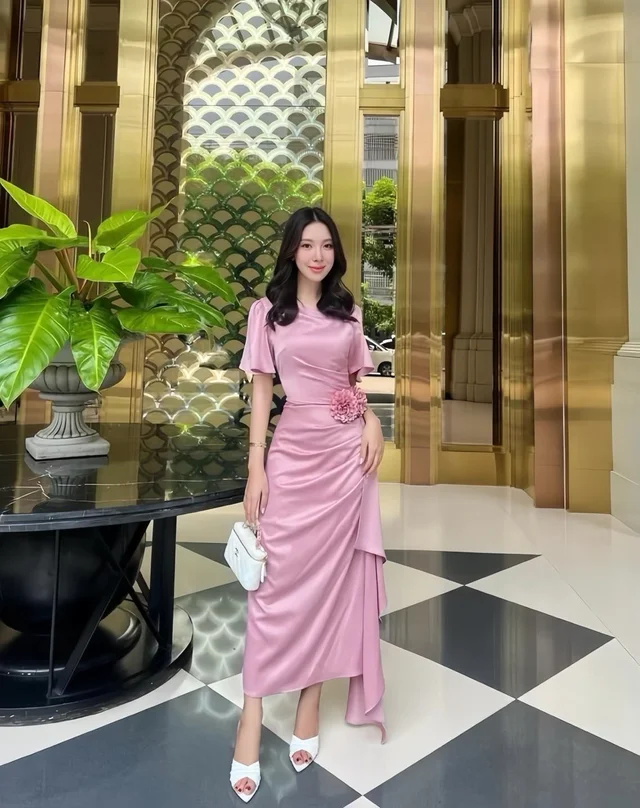 เดรสชมพูหวานลุคหรู Elegant Pink Long Dress (alternate)