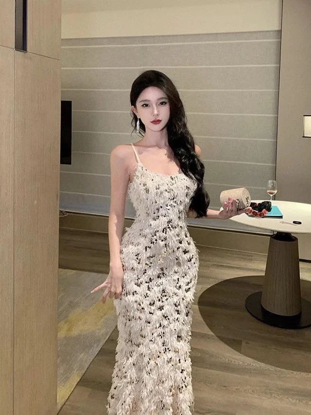 เดรสดอกไม้ขาวหวานหรู Floral White Elegant Dress