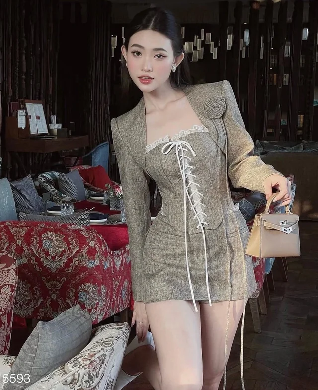 เดรสเซ็ตทูพีซคอร์เซ็ตเทาน้ำตาลสวยหรู Two-Piece Elegant Set thumbnail 4