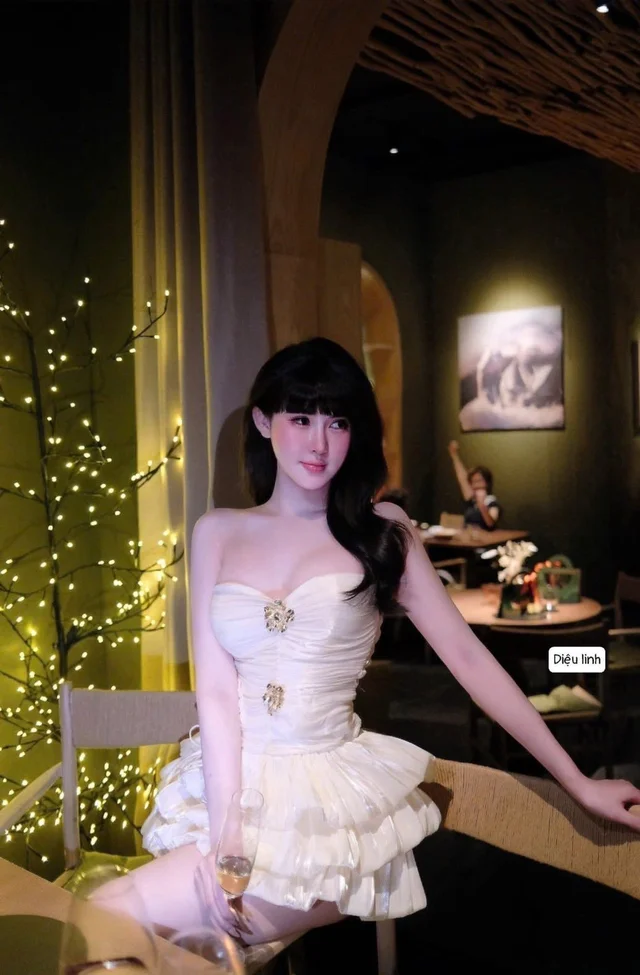 เดรสเกาะอกครีมหวานละมุน Elegant Cream Mini Dress thumbnail 4