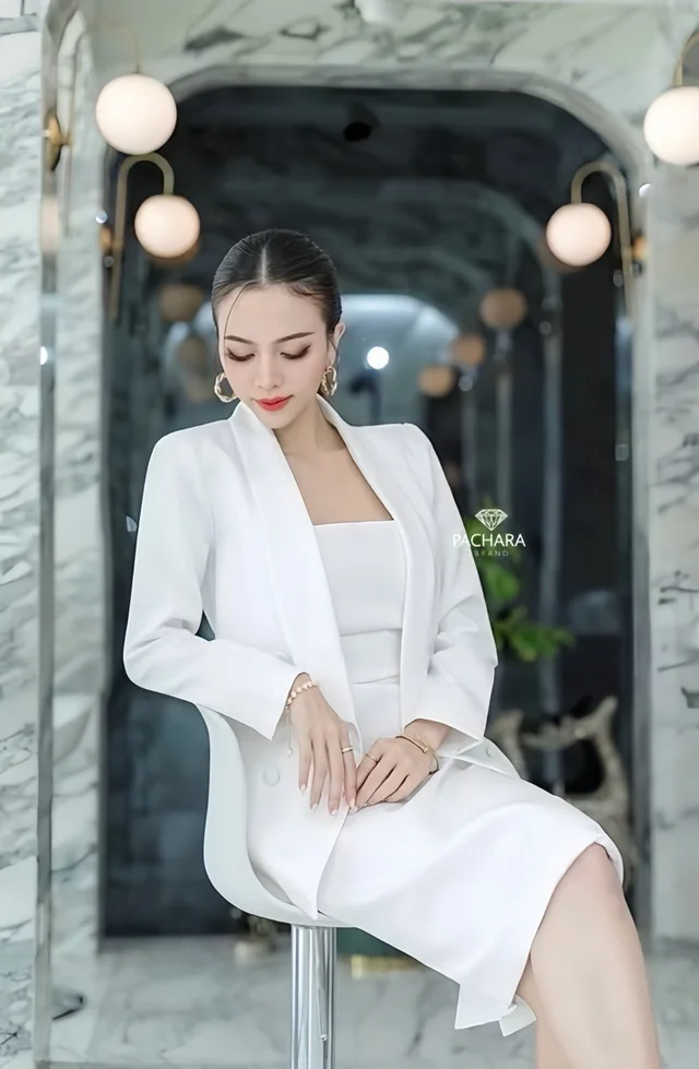 PACHAR เดรสขาวหรูเรียบแพง Elegant White Midi Dress thumbnail 4