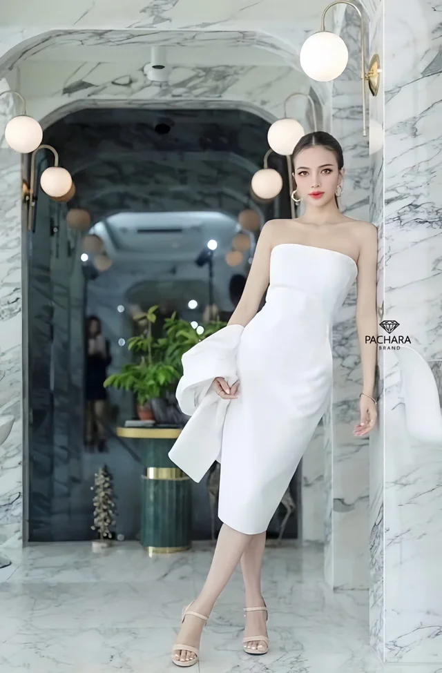 PACHAR เดรสขาวหรูเรียบแพง Elegant White Midi Dress (alternate)