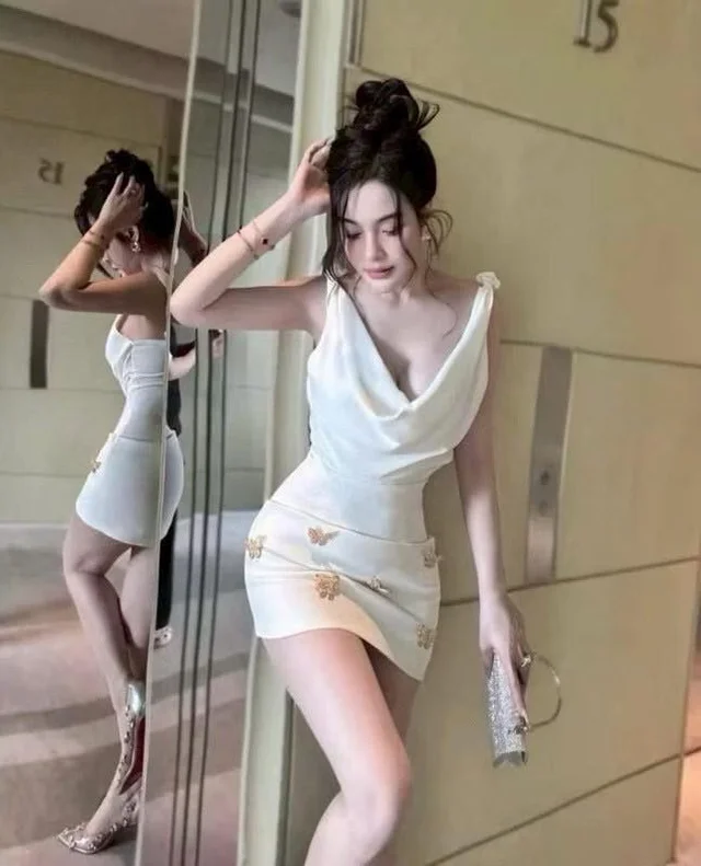 เดรสสายเดี่ยวสีครีมแซ่บหรู Elegant Mini Dress thumbnail 4