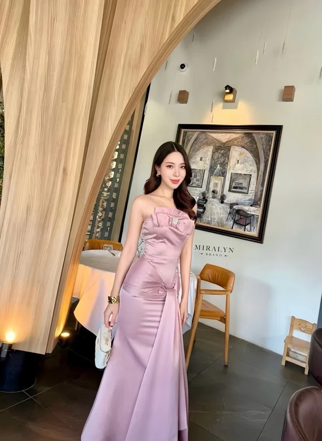 Miralyn เดรสเกาะอกสีชมพูหวานหรู Maxi Dress (alternate)