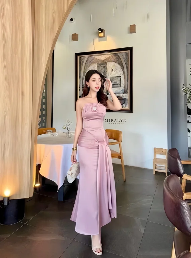 Miralyn เดรสเกาะอกสีชมพูหวานหรู Maxi Dress