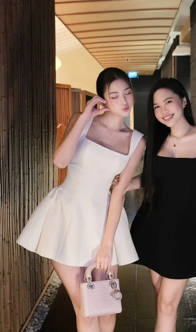 เดรสสั้นสีขาวหวานละมุน Mini Dress thumbnail 4