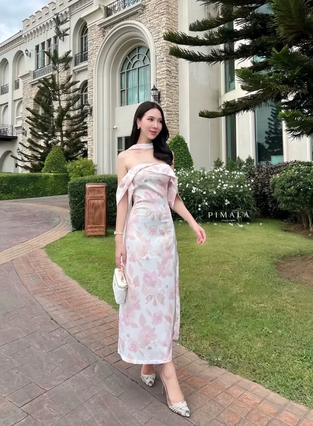PIMA เดรสยาวหวานละมุนลายดอกไม้หรู