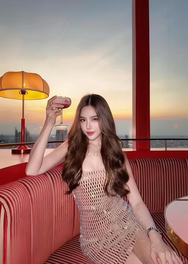 เดรสเกาะอกโทนทองหรูแซ่บ Mini Dress