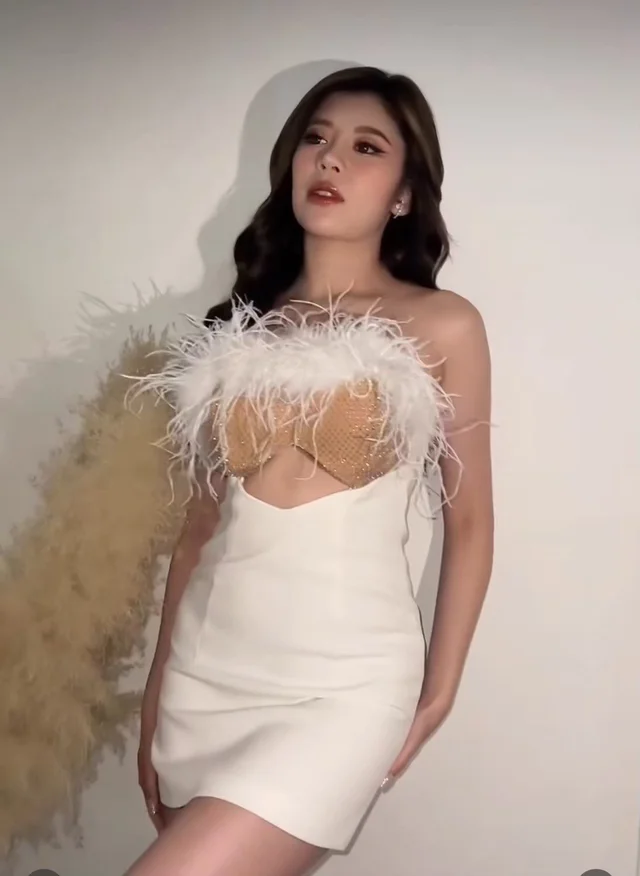เดรสเกาะอกขนนกขาวหรูแซ่บ Mini Dress thumbnail 4