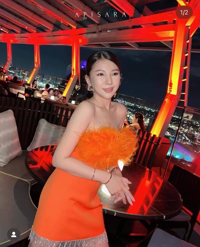 ANDARIN เดรสสั้นขนนกส้มแซ่บหรู Mini Dress 1