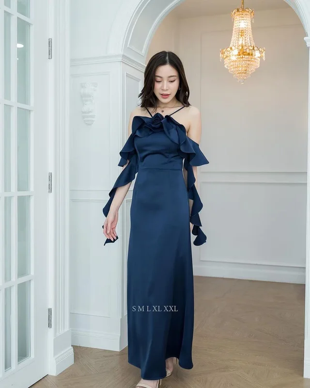 เดรสยาวน้ำเงินหรู สไตล์เรียบหวาน