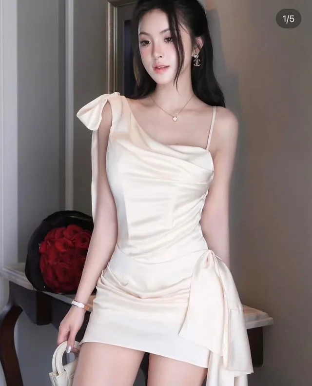 เดรสสายเดี่ยวขาวหรู สไตล์หวานแซ่บ