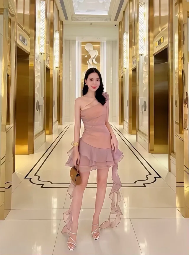 เดรสสายเดี่ยวชมพูหวานหรู สไตล์เจ้าหญิงแฟชั่น thumbnail 4