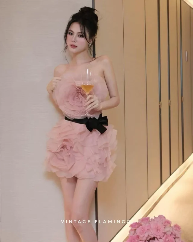 เดรสเกาะอกชมพูหวานแซ่บ สไตล์ลูกคุณแฟชั่น