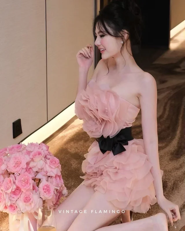 เดรสเกาะอกชมพูหวานแซ่บ สไตล์ลูกคุณแฟชั่น (alternate)